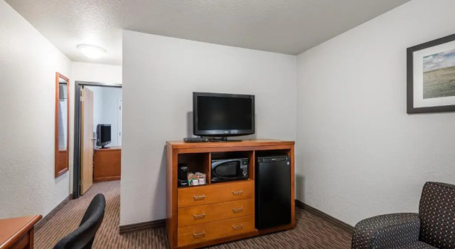 Люкс с 2 комнатами Super 8 by Wyndham Grande Prairie
