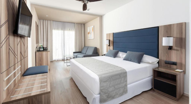 Двухместный номер с частичным видом на море Hotel Riu Palace Oasis