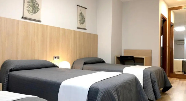 Camera tripla Standard Hostal Bearan