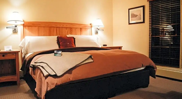 Double suite Emerald Lake Lodge