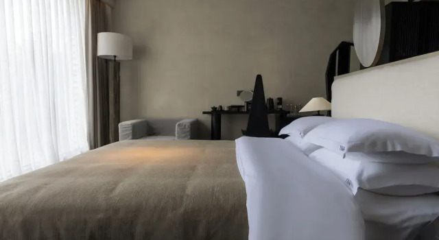 Komfortowy pokój YINGMAN HOTEL