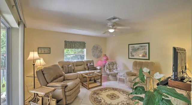 Quiet Home w/ Backyard & Grill in Cape Coral!, Забронировать Дом для отпуска Виллы Кейп-Корал, Вилла