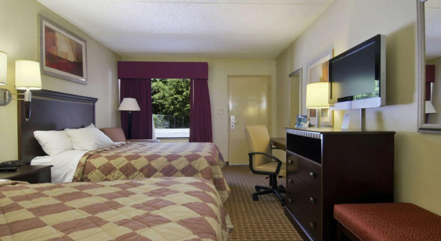 Четырёхместный номер Standard Red Roof Inn Leeds