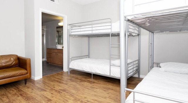 Super Sweet Suites, Забронировать Отель Остин Greater Austin, рядом с Harry Ransom Center