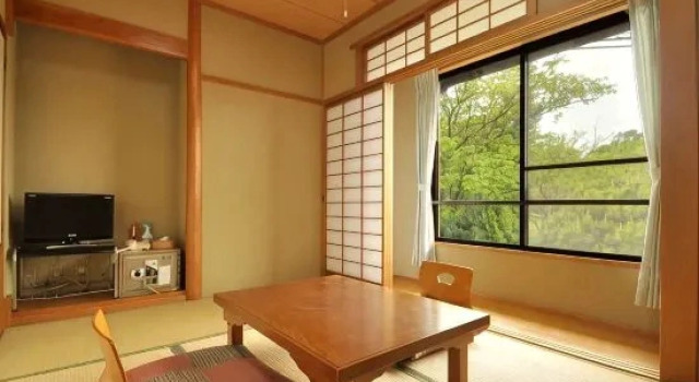 Номер Standard с красивым видом из окна Onoue Ryokan