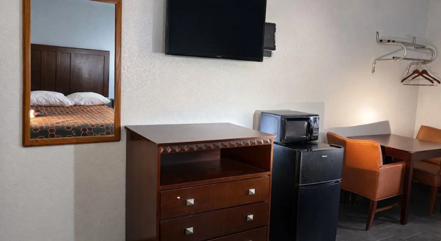 Четырёхместный номер Standard Executive Inn Pine Bluff