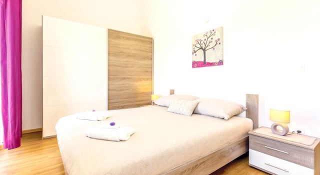 Property With 2 Bedrooms in Dobrinj, With Enclosed Garden, Varaa Hotelli Hotellit Kvarner Islands uima-altaalla, Uima-allas