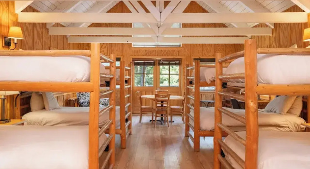 Коттедж Sleeping Lady Mountain Resort & Spa