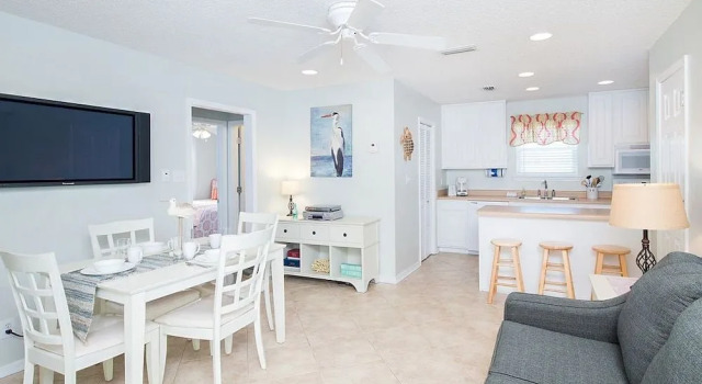 Fun Seahorse Condo Walk to West Beach by RedAwning, Boek Hotel Gulf Shores 