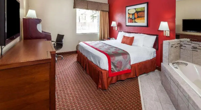 Четырёхместный номер Standard Ramada by Wyndham Locust Grove