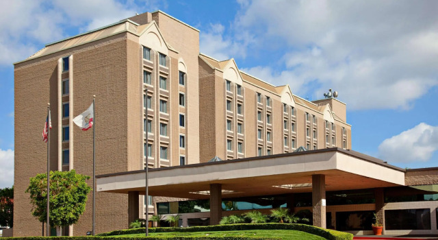Двухместный номер Standard с видом на бассейн Doubletree by Hilton Whittier