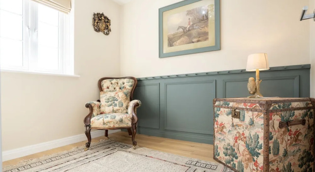 4 Bedroom Detached House 5mins Walk to Shopping Village
