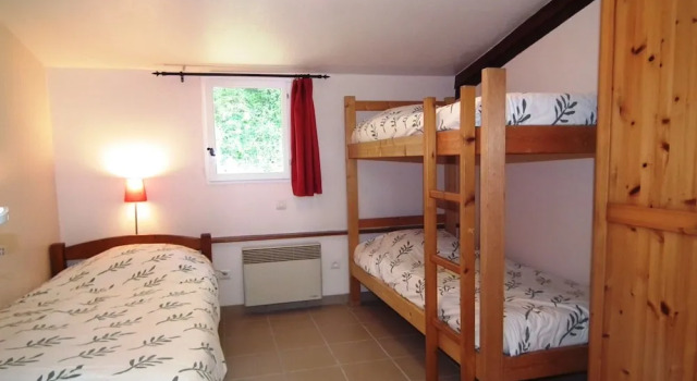 Spacious Dordogne Cottage, Book Vacation Home Gavaudun 