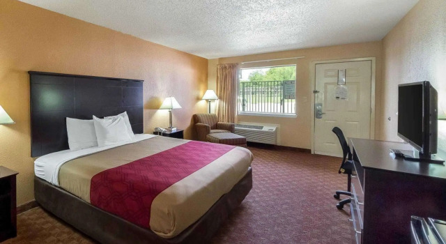 Econo Lodge Inn & Suites Coliseum, Забронировать Отель Сан-Антонио Bexar County, рядом с Pershing Park