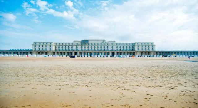 SEAVIEW STUDIO OOSTENDE Type Rotterdam 6p - comfortabele flat met aparte slaaphoek direct aan het strand, op de verkeersvrije zeedijk, Забронировать Отель Остенде Бельгийское побережье, рядом с Wellington Track