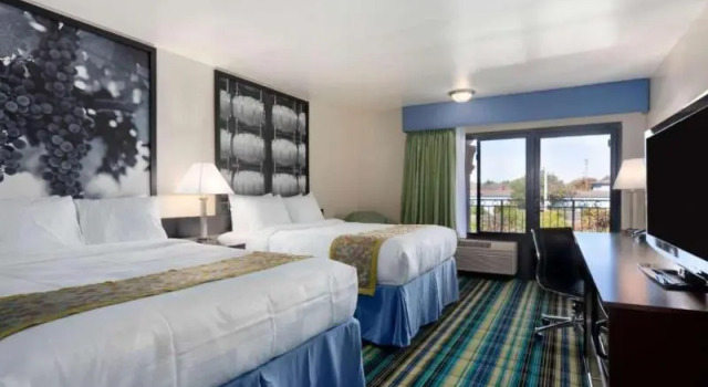 Номер Standard с балконом Super 8 Vallejo/Napa Valley