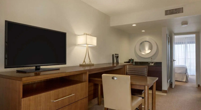 Двухместный люкс с 2 комнатами Embassy Suites Baton Rouge