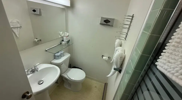 Четырёхместный номер Standard Lake-Vu Motel