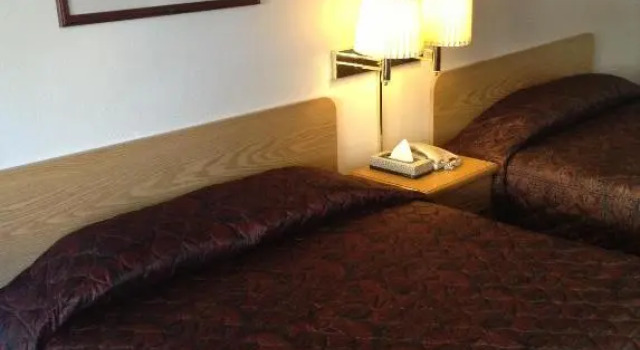 Четырёхместный номер Standard Coeur D Alene Budget Saver Motel