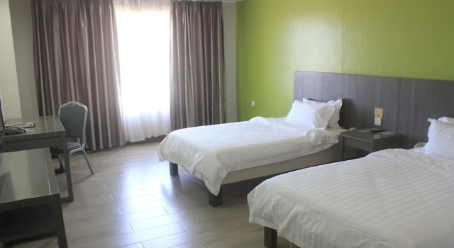 Номер Deluxe Newtown Plaza Hotel