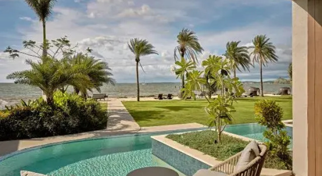 Двухместный полулюкс Crowne Plaza Fiji Nadi Bay Resort & Spa by IHG