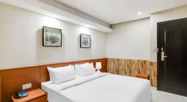 Cozy Deluxe Room at Chappan Market Indore