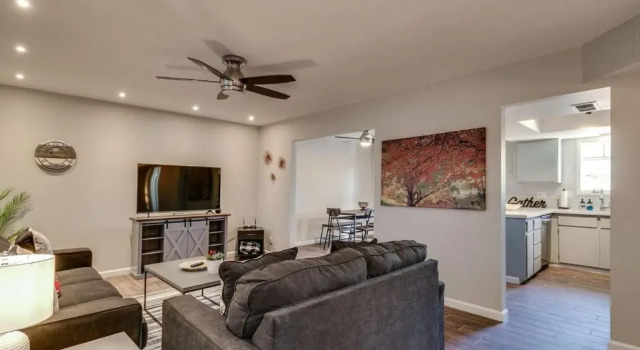 Remodeled Tempe Home in Prime Location!, Забронировать Дом для отпуска Пруд в Темпе 
