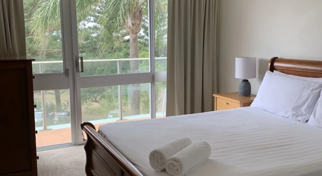 Апартаменты Standard с 2 комнатами с балконом Pacific Regis Beachfront Holiday Apartments