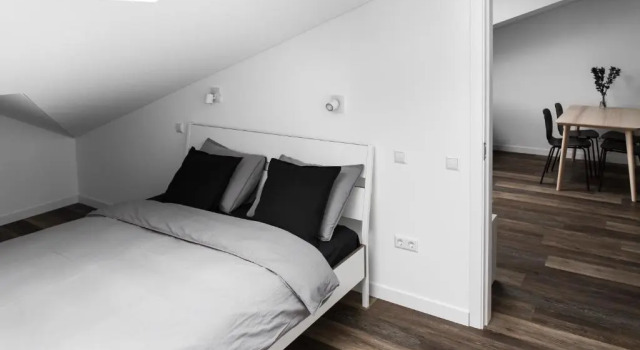 Deluxe Apartments by Hostlovers, Забронировать Апартаменты/квартира Отели Каунаса с парковкой, рядом с Церковь Святого Креста ордена Кармелитов, Парковка
