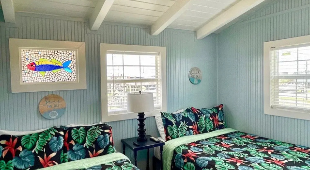 Коттедж Deluxe Blue Dolphin Inn and Cottages