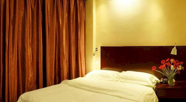 Kunming Chengjian Hotel, Rezerwuj Hotel Hotele w Kunming z parkingiem, Parking