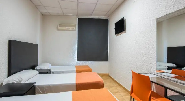 Одноместный номер Standard с балконом и с красивым видом из окна KubiK HOTEL