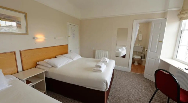 Номер Classic Clarence House Hotel