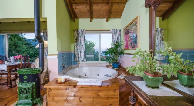 Люкс HaSeuda HaAchrona Suites