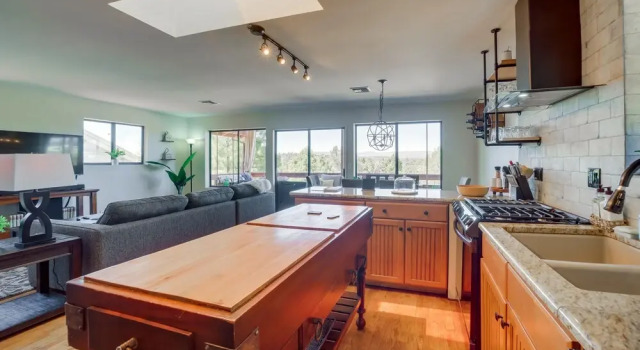 Коттедж Hot Tub & Mountain Views: Payson Vacation Rental
