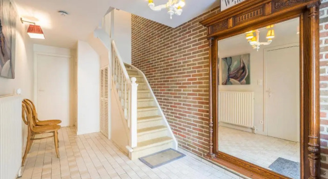 Spacious, warm and updated Home w parking & garden, Rezerwuj Hotel Hotele w Bruksela z parkingiem, Parking
