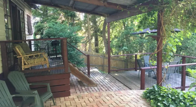 Коттедж Stones Throw Cottage Bed & Breakfast