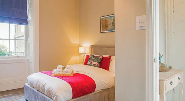 Апартаменты Stylish Grade II Apartment - The London