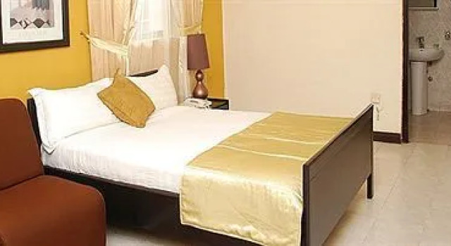 Court Gardens Hotel, Забронировать Отель Airport Residential Area Аккра, рядом с Accra Mall