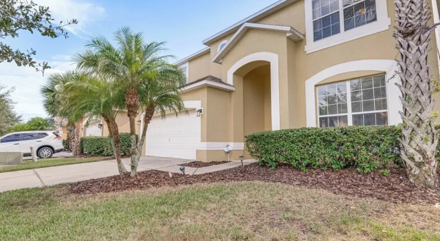 Коттедж с 6 комнатами с балконом 7 Mi to Disney: Kissimmee Home w/ Pool & Hot Tub!