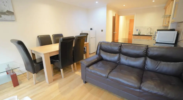 Апартаменты Lovely 2-bed Apartment in London