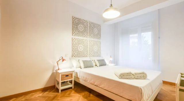 Room to Rent Tirso de Molina, Забронировать Отель Мадрид Провинция Мадрид, рядом с Дом-музей Лопе де Вега