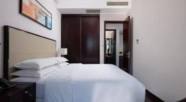 Трёхместный семейный люкс International Hotel