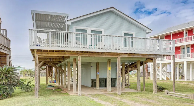 Коттедж с 3 комнатами с балконом Steps to Beach: Galveston Vacation Rental!