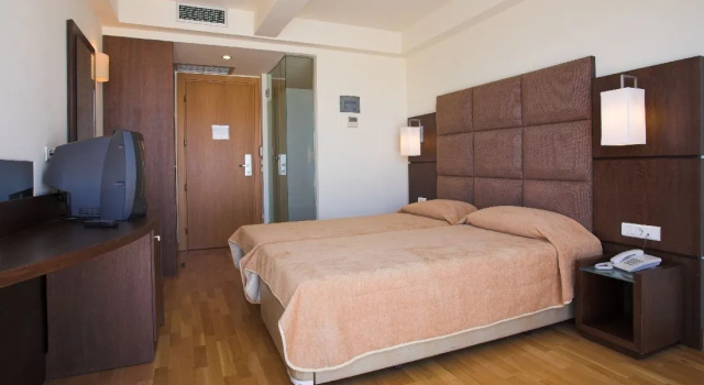 Номер Standard с красивым видом из окна Arion Athens Hotel