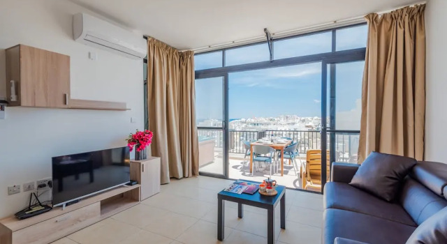 Seashells Penthouse Hot Tub Seaview by Getaways Malta, Réserver Appartement Hôtels à Bugibba avec parking, Parking