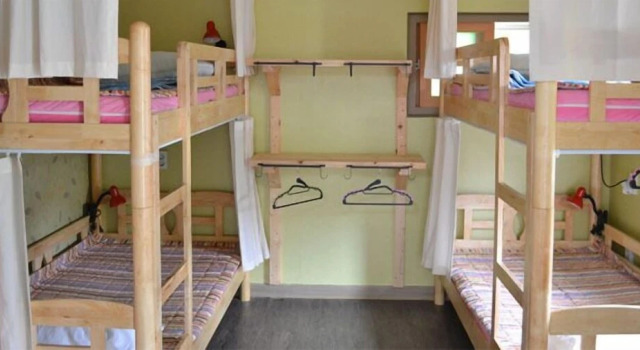Кровать в общем номере (женский номер) с красивым видом из окна Gyeongju Momojane Guesthouse