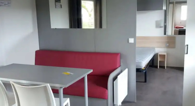 Camping Le Plein Air Neuvicois, Rezerwuj Pole kempingowe Hotele w Neuvicq z parkingiem, Parking