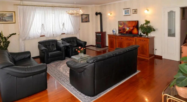 Villa 4US with pool,near Split and sea