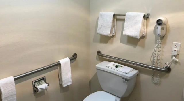 Номер Standard Days Inn by Wyndham Batavia Ohio